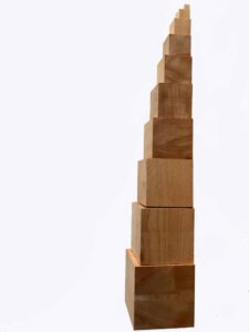 Torre Montessori madera de haya natural. Ukitu juguete