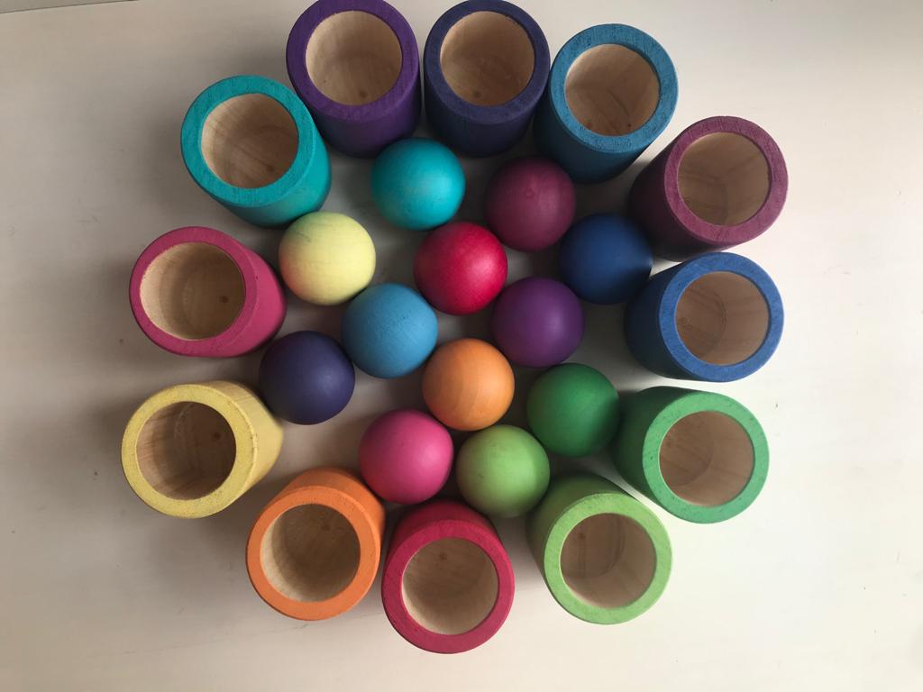 bolas de madera 12 colores arcoíris. Ukitu juguetes